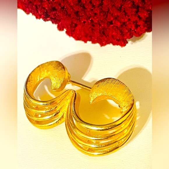 Vintage Signed Coro Gold Open Swirl Brooch - Picture 2 of 10